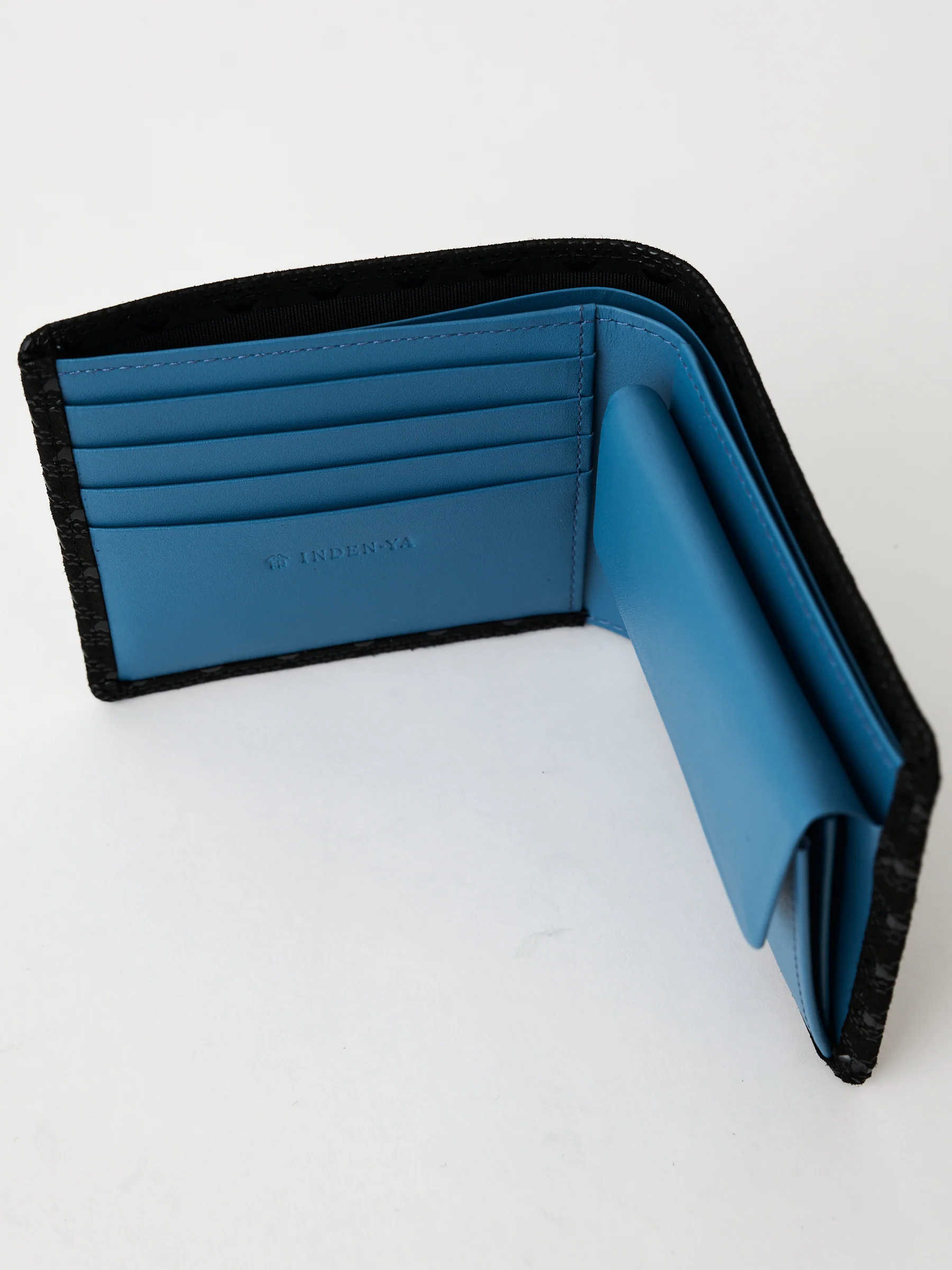 Black Fuji Bifold Lacquered Leather Wallet - Image 4
