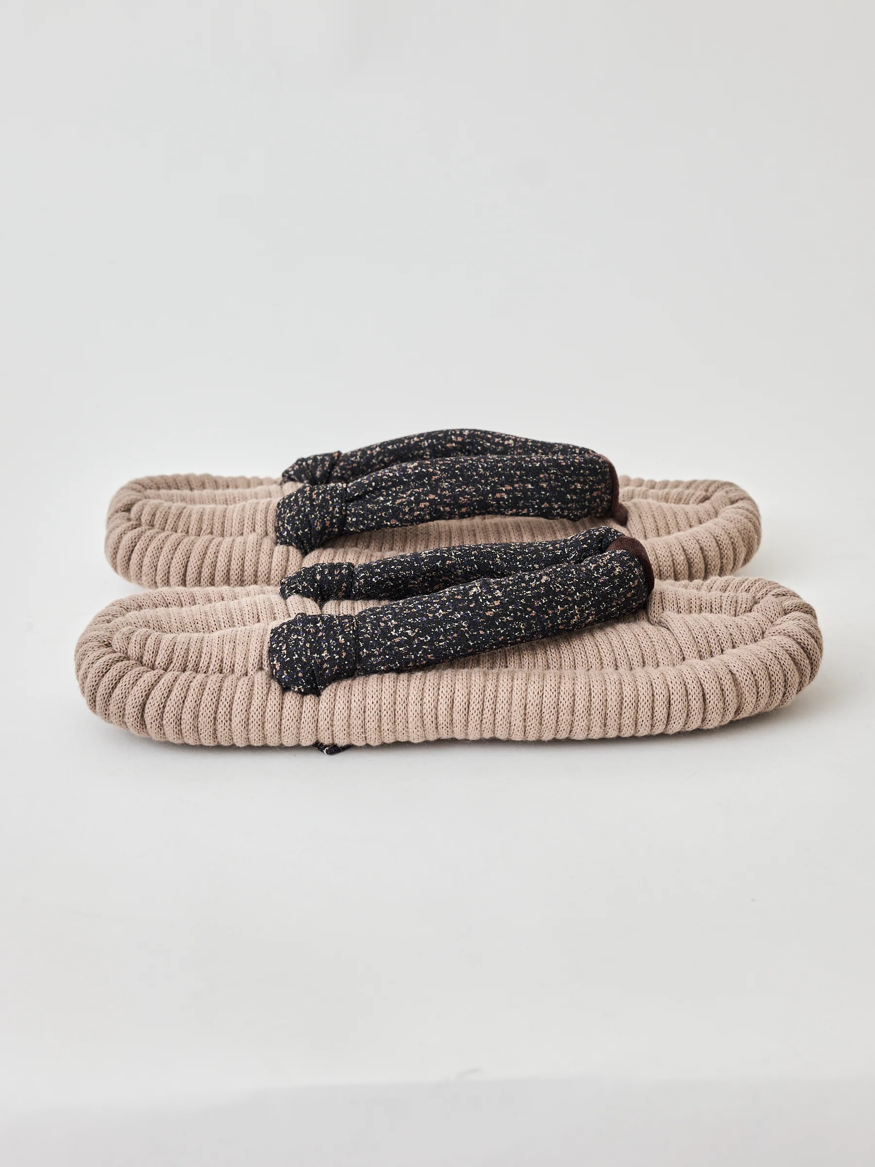 Braque Zori Unisex Japanese Slippers - Image 3