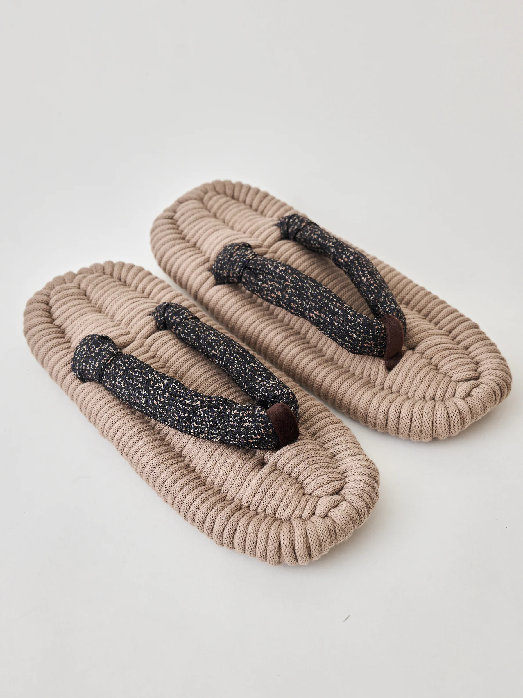 Braque Zori Unisex Japanese Slippers - Image 4