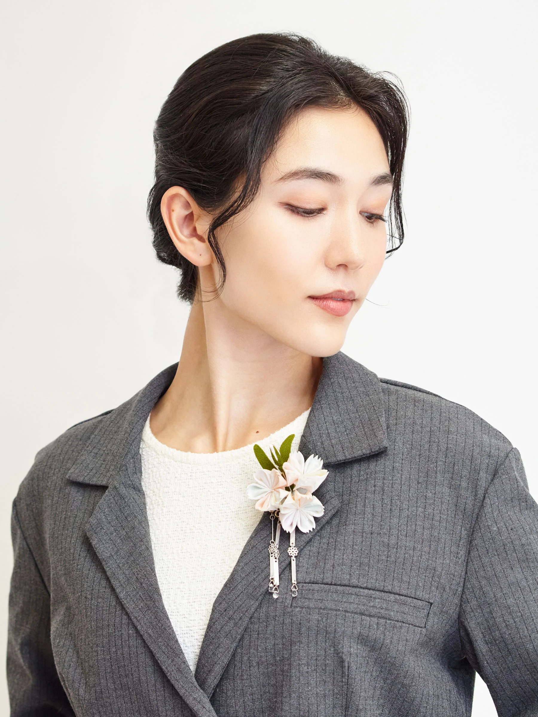 Carnation Kanzashi Silk Hair Clip/Brooch - Image 3