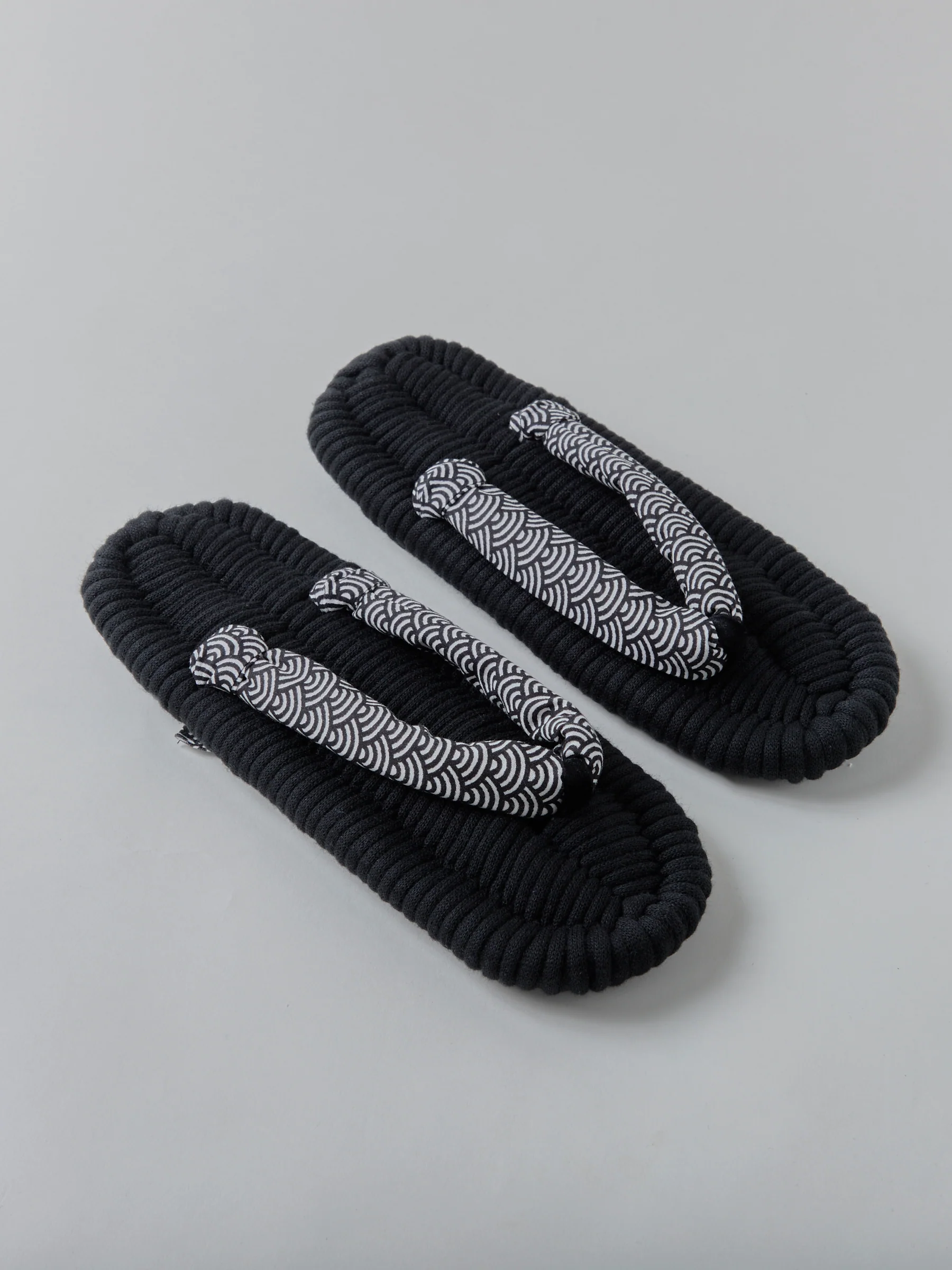 Classic Men’s Kimono Jacket & Zori Slippers Gift Set - Image 15