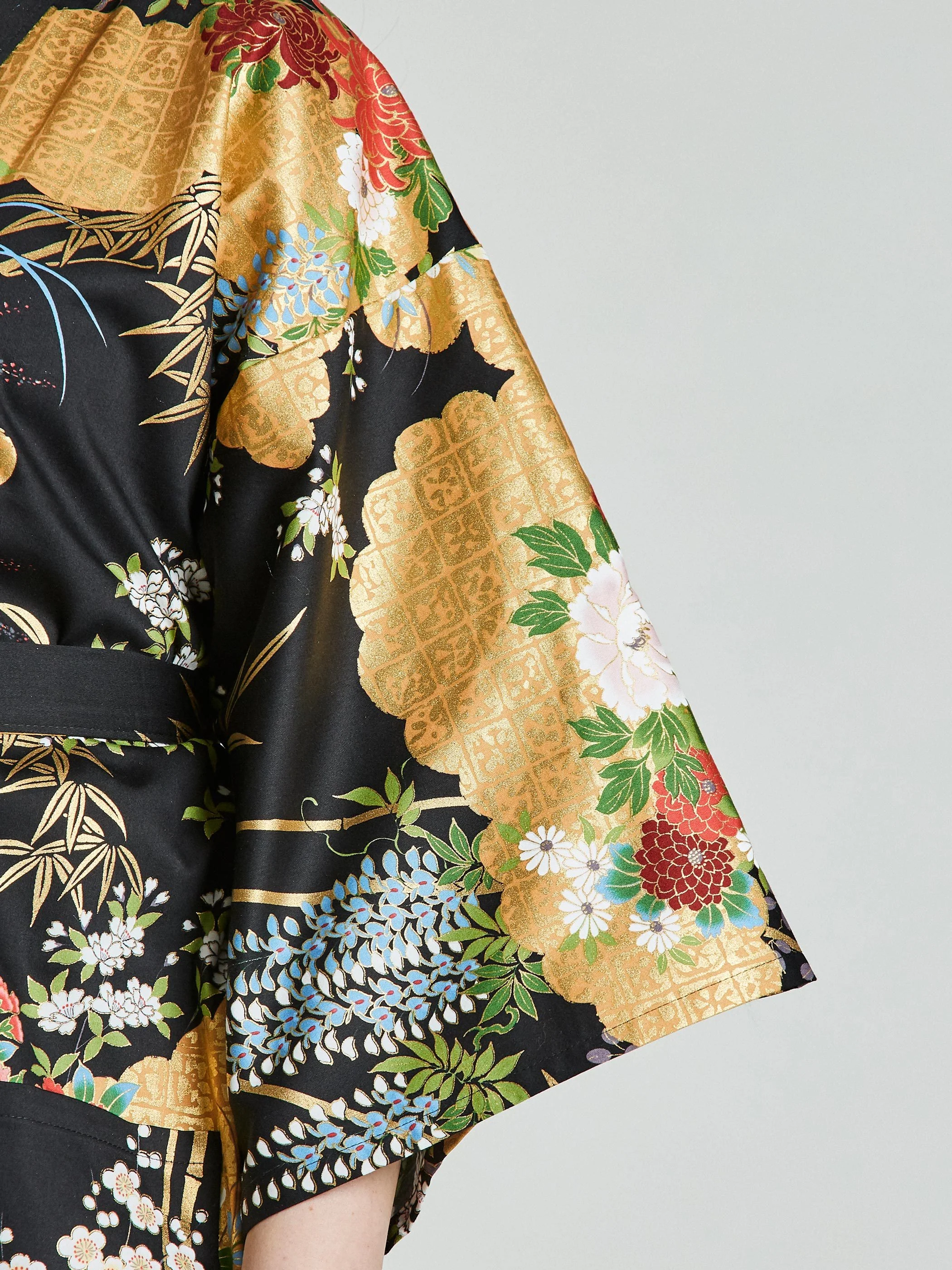 Japanese Floral Cotton-Satin Kimono Robe - Image 5
