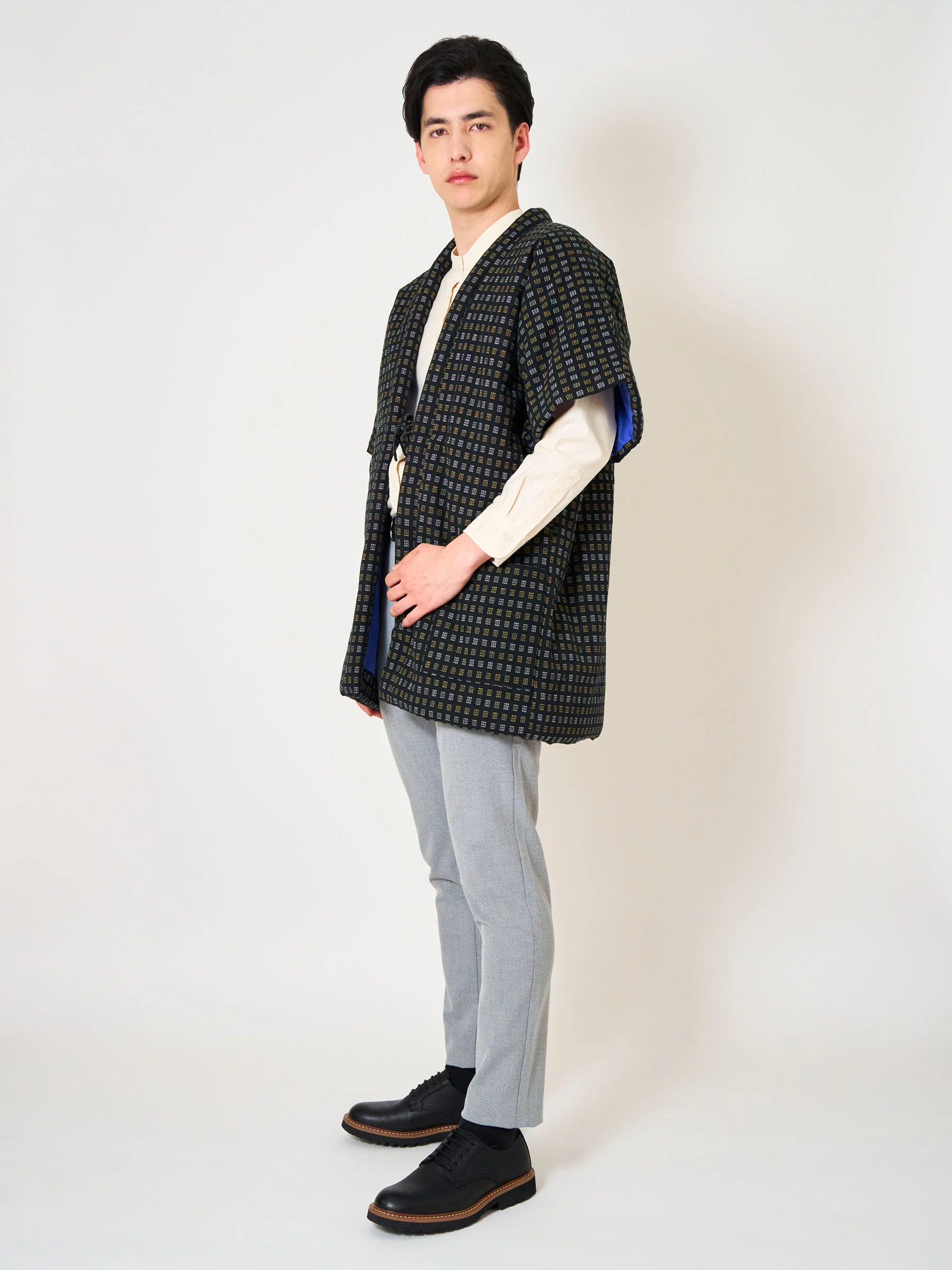 Mado Gold Short-Sleeve Hanten Padded Jacket - Image 3
