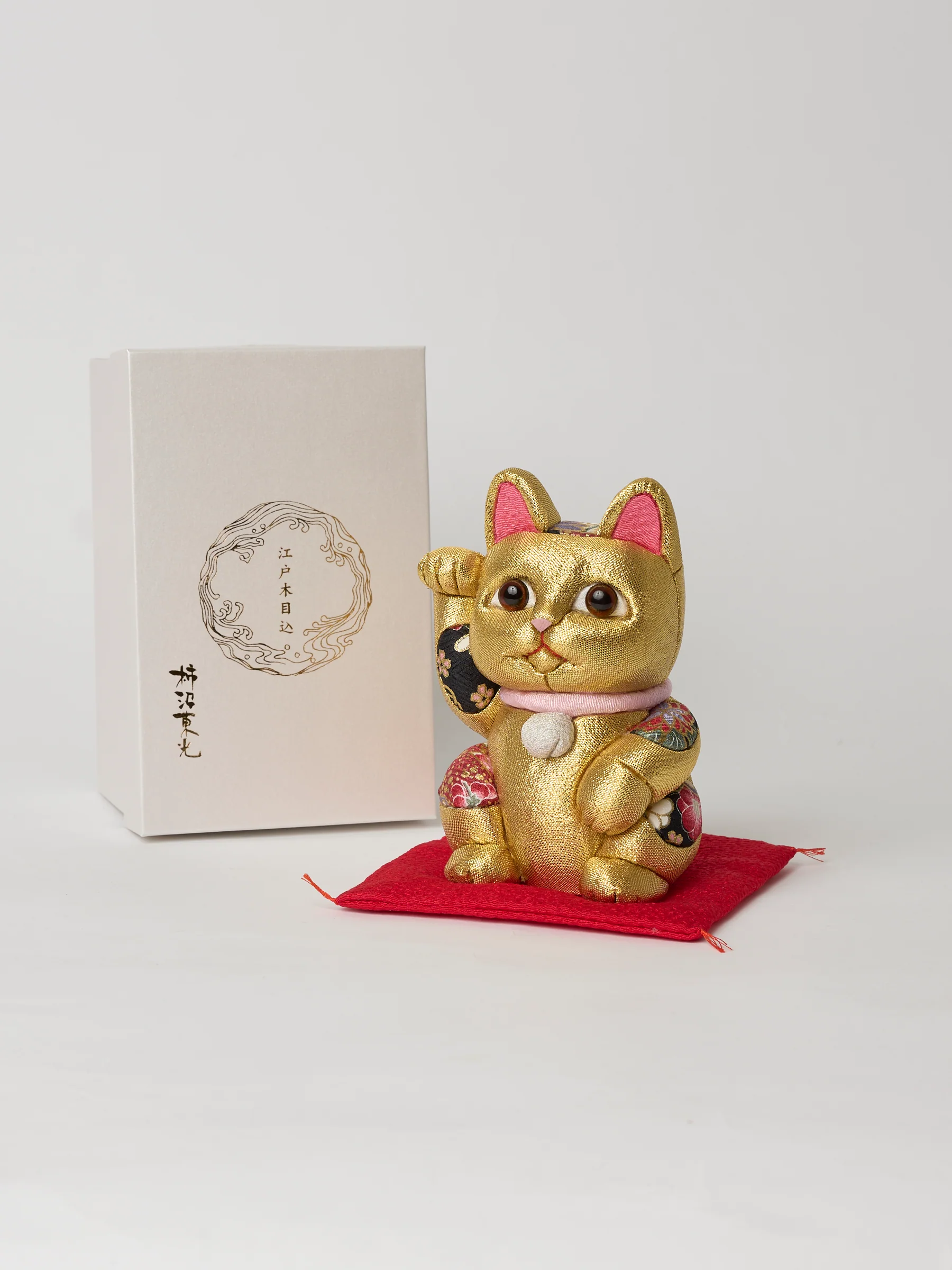Maneki Neko Lucky Cat in Gold - Image 3