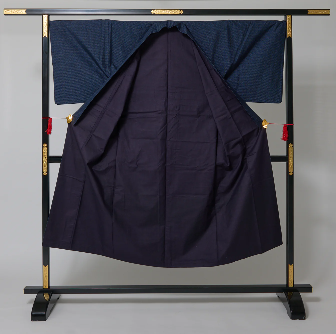 Men's Vintage Shinkai Silk Japanese Kimono - Image 3