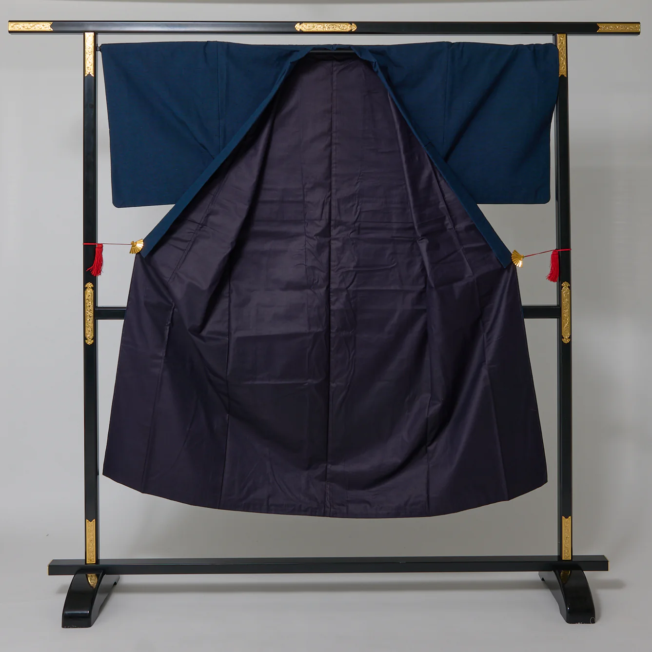 Men's Vintage Aokage Silk Japanese Kimono - Image 3