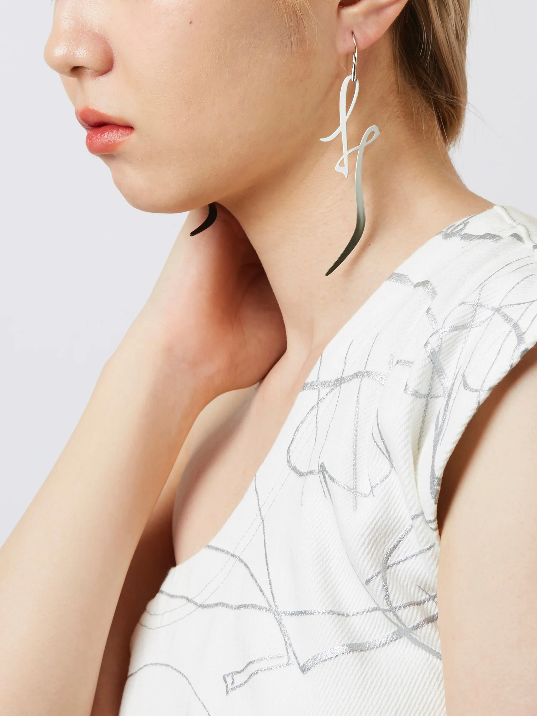 Mimi Hook Earrings in Silver/Black - Image 6