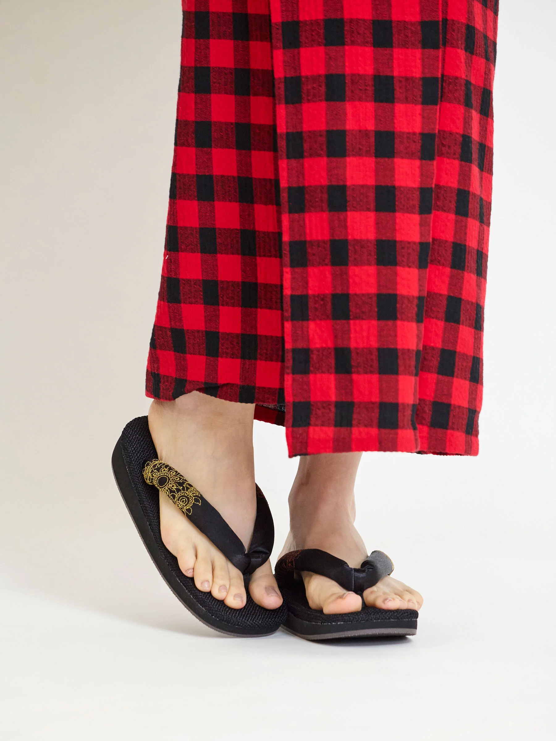 Shikkoku Unisex Setta Sandals - Image 3