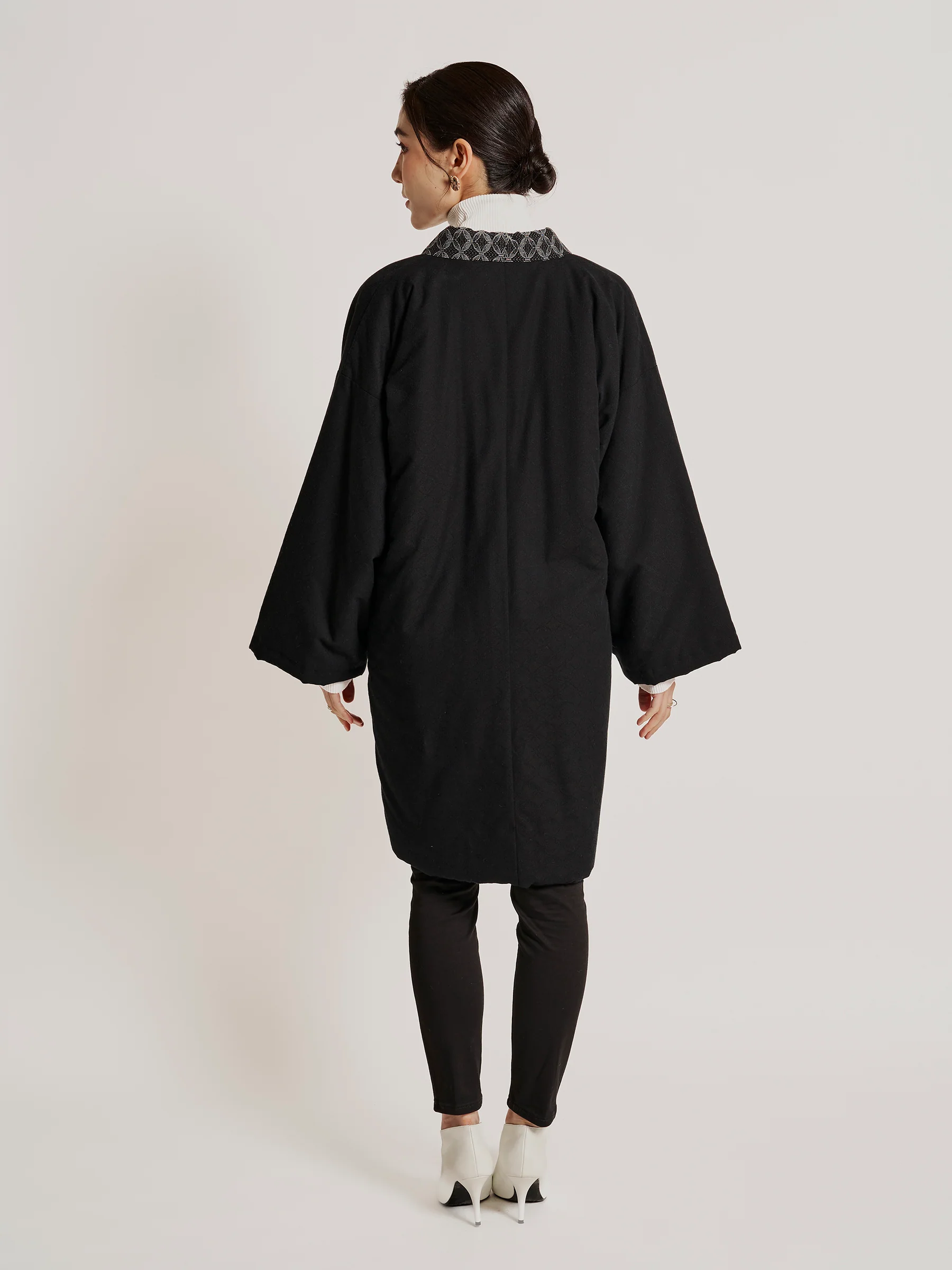 Unisex Kitsunebi Reversible Hanten Padded Jacket - Image 4