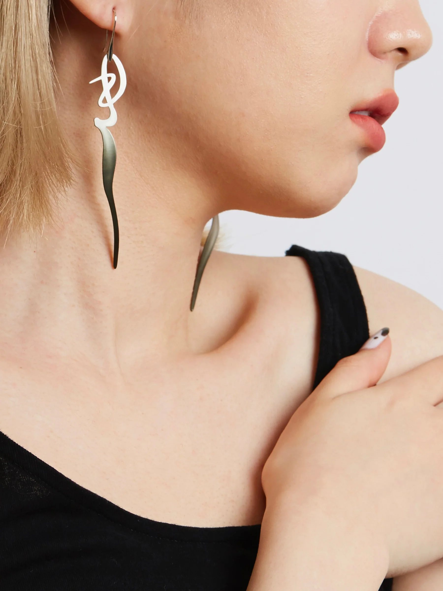 Suki Hook Earrings in Silver/Black - Image 3