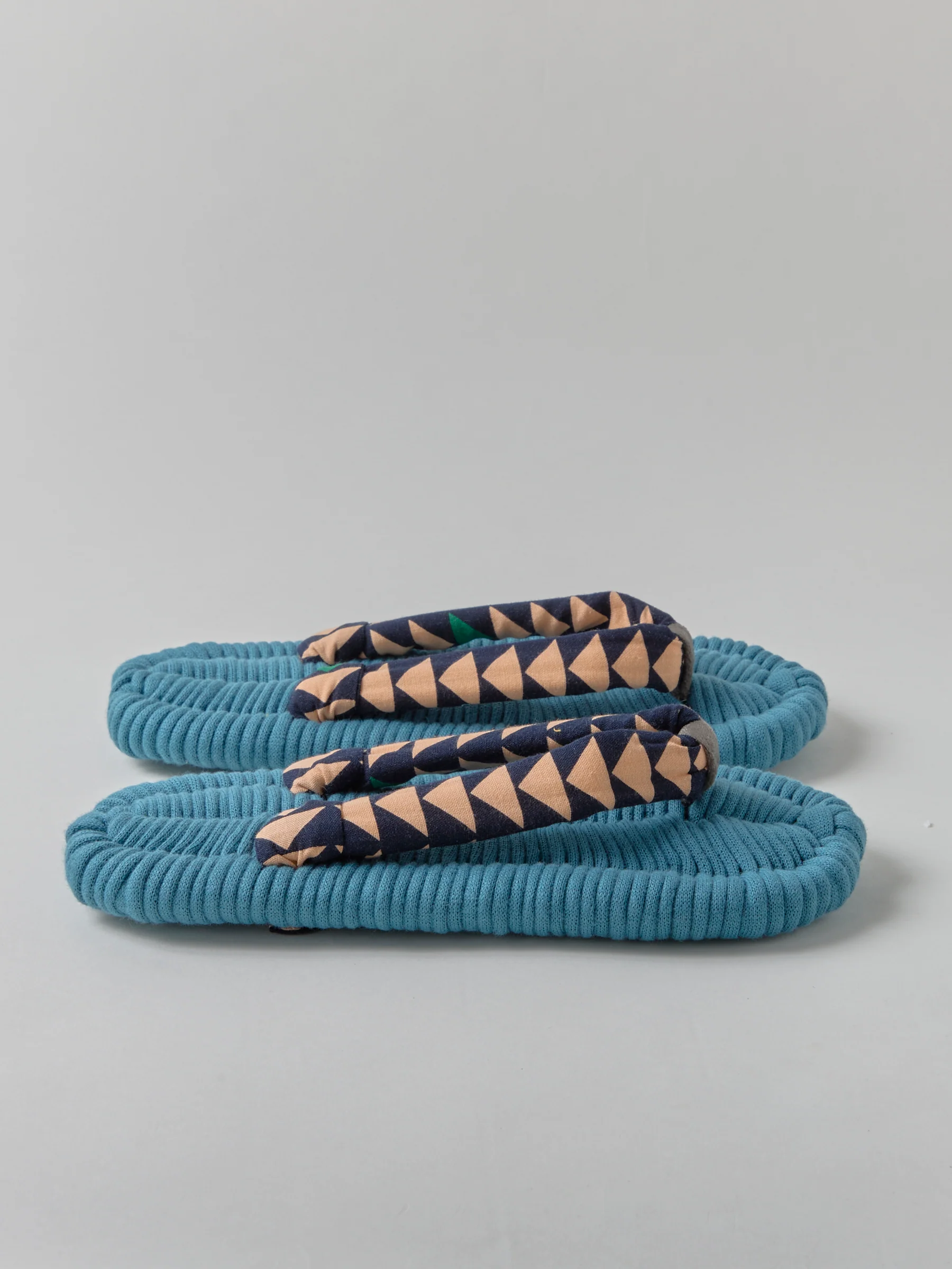 Uroko Zori Unisex Japanese Slippers - Image 3