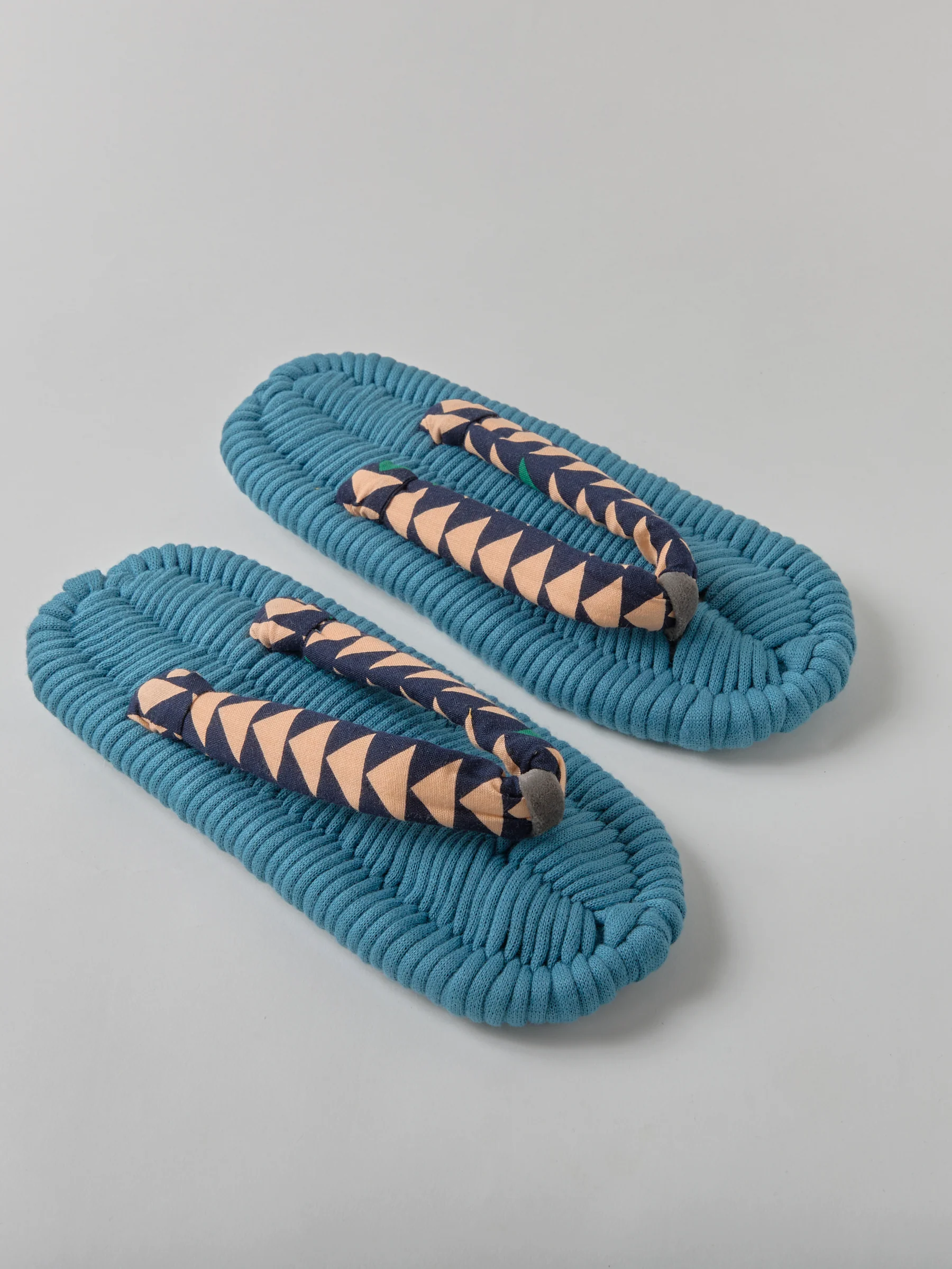 Uroko Zori Unisex Japanese Slippers - Image 4