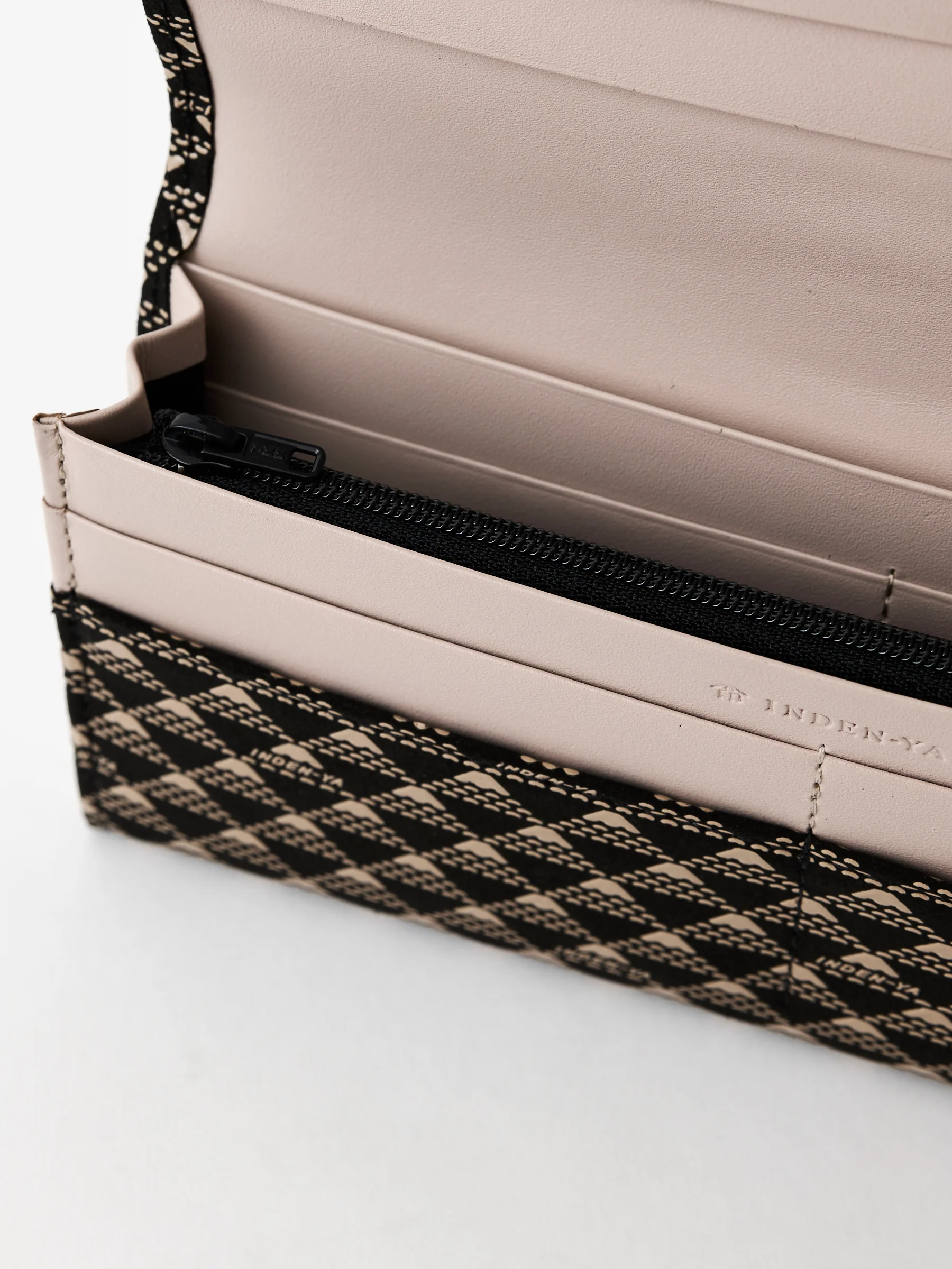 White Fuji Lacquered Leather Wallet - Image 4