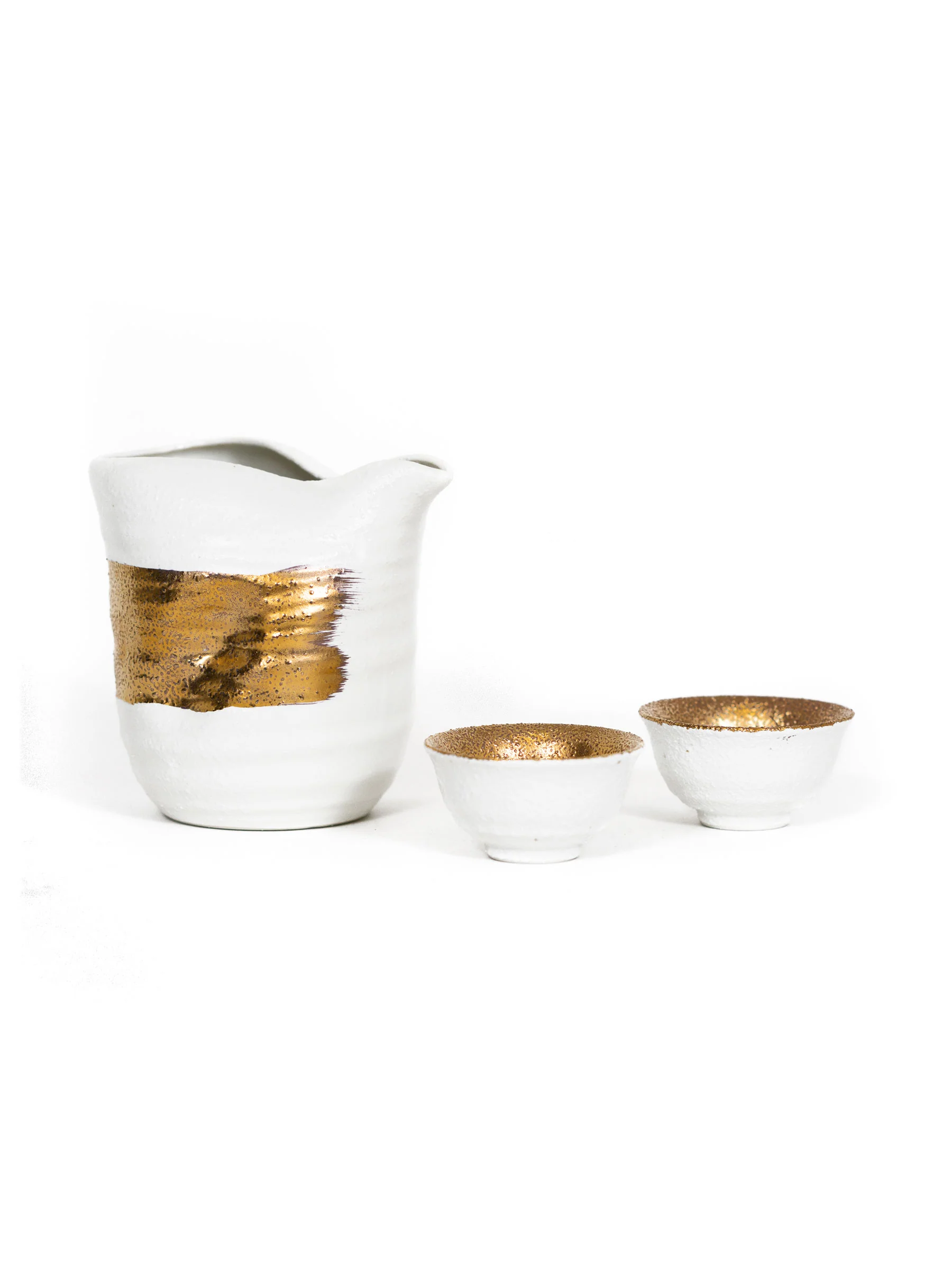 White Kinmaki Mino Ware Japanese Sake Set by Yamai - Image 3