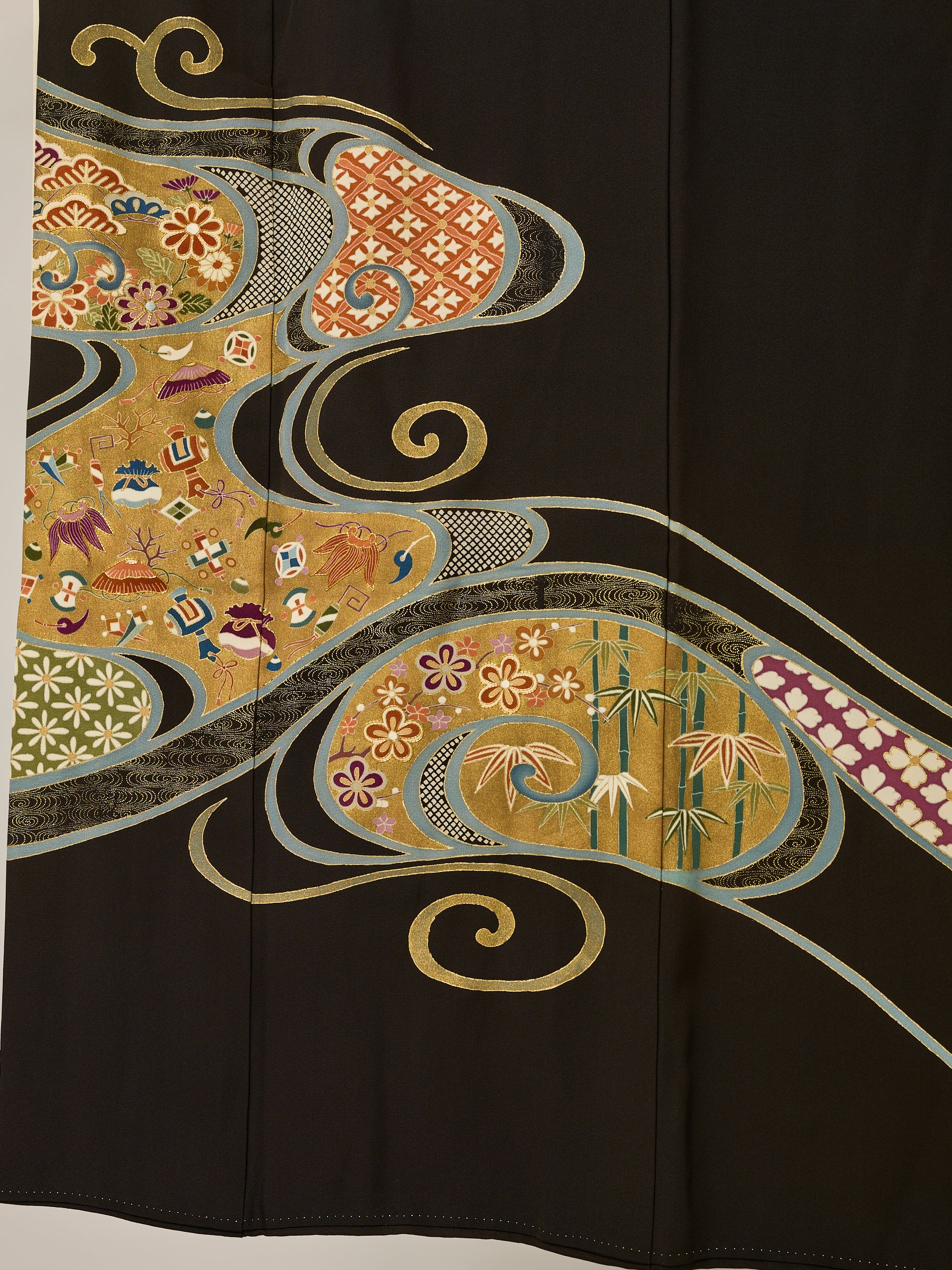 Women's Vintage Nagare Silk Japanese Kimono - Image 3