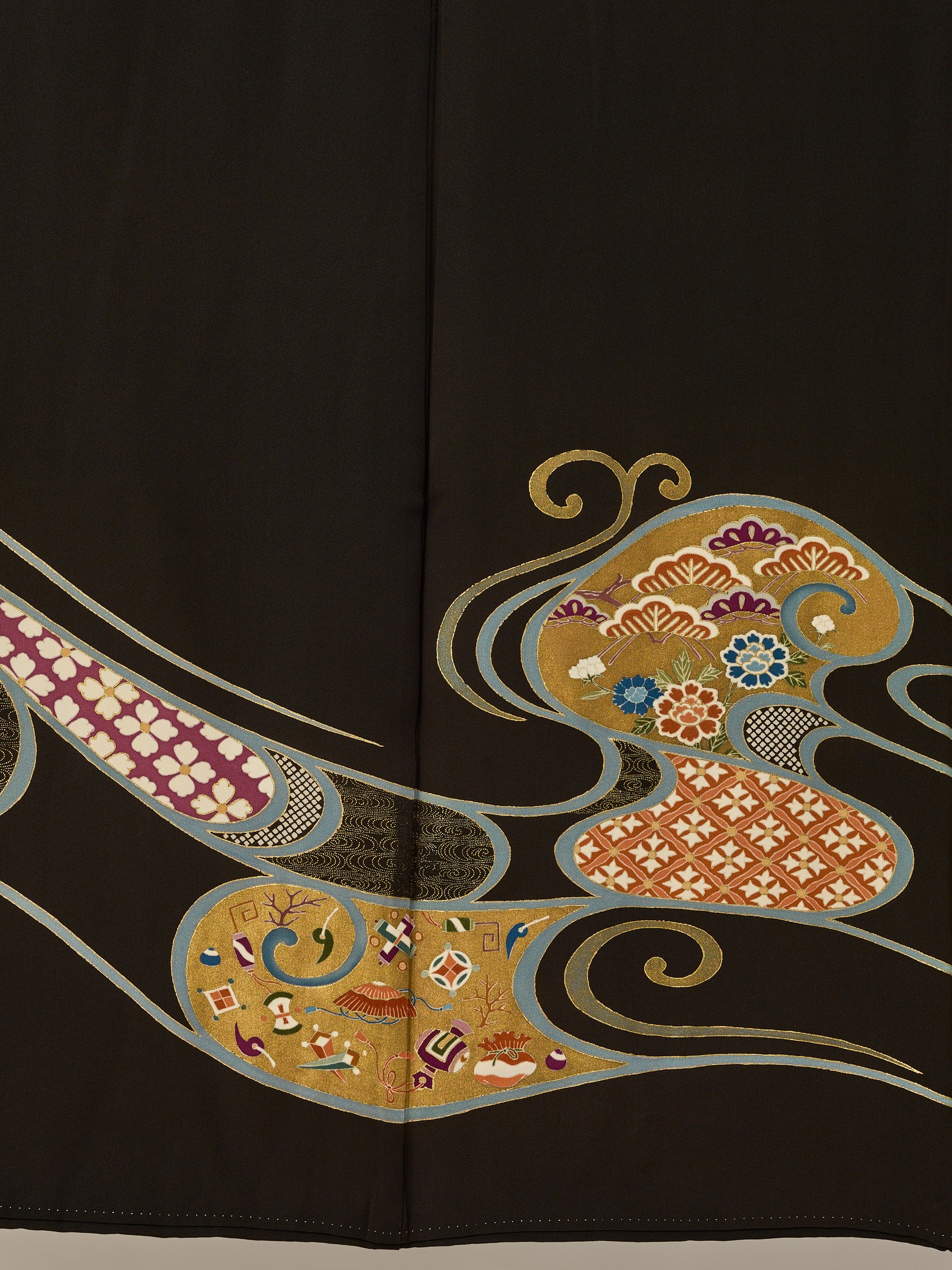 Women's Vintage Nagare Silk Japanese Kimono - Image 4