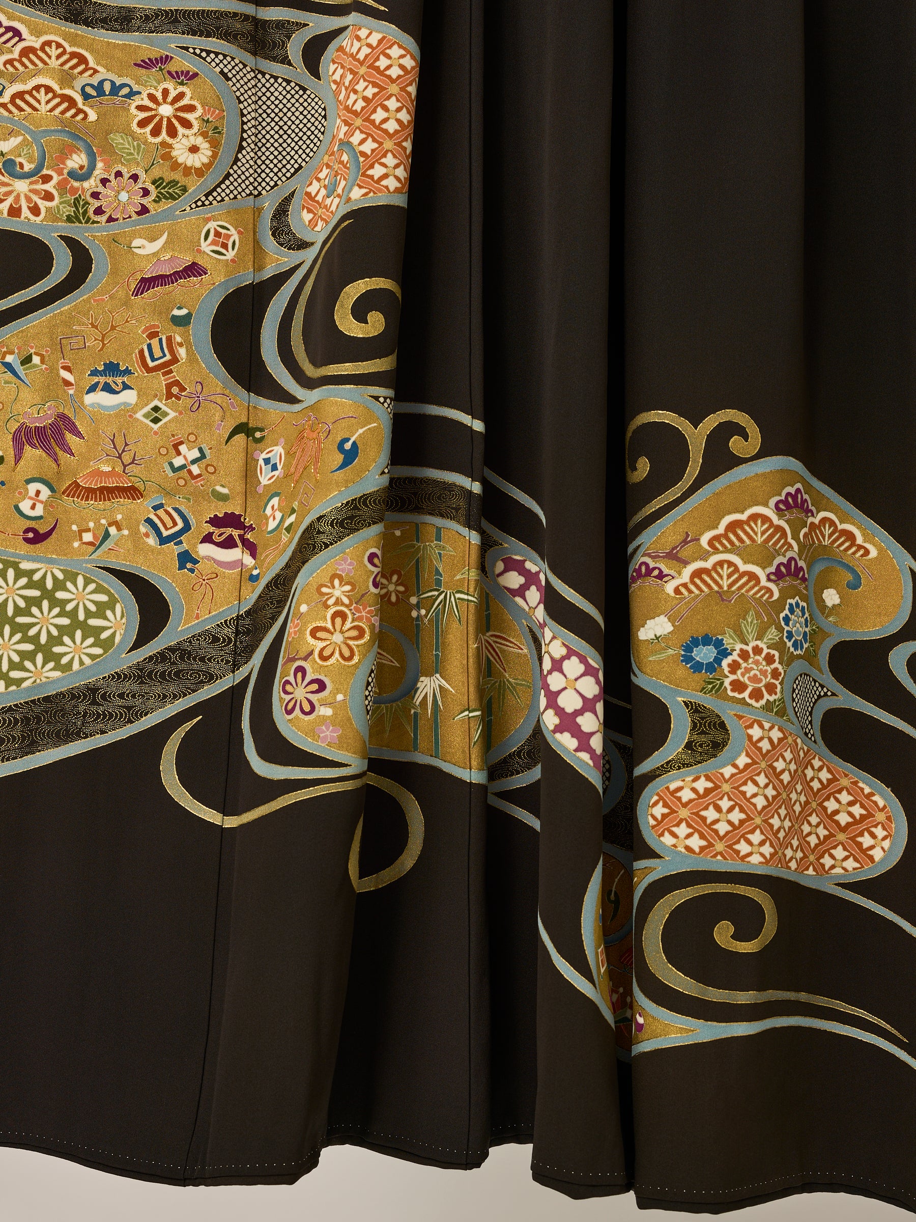 Women's Vintage Nagare Silk Japanese Kimono - Image 6