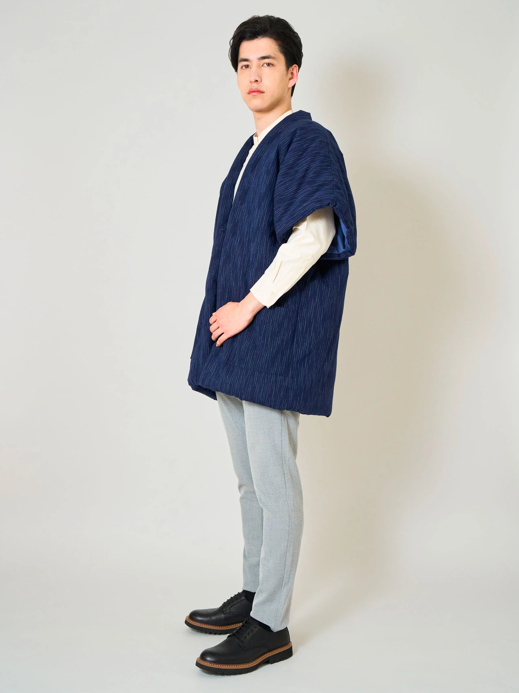 Yanagi Indigo Short-Sleeve Hanten Padded Jacket - Image 3