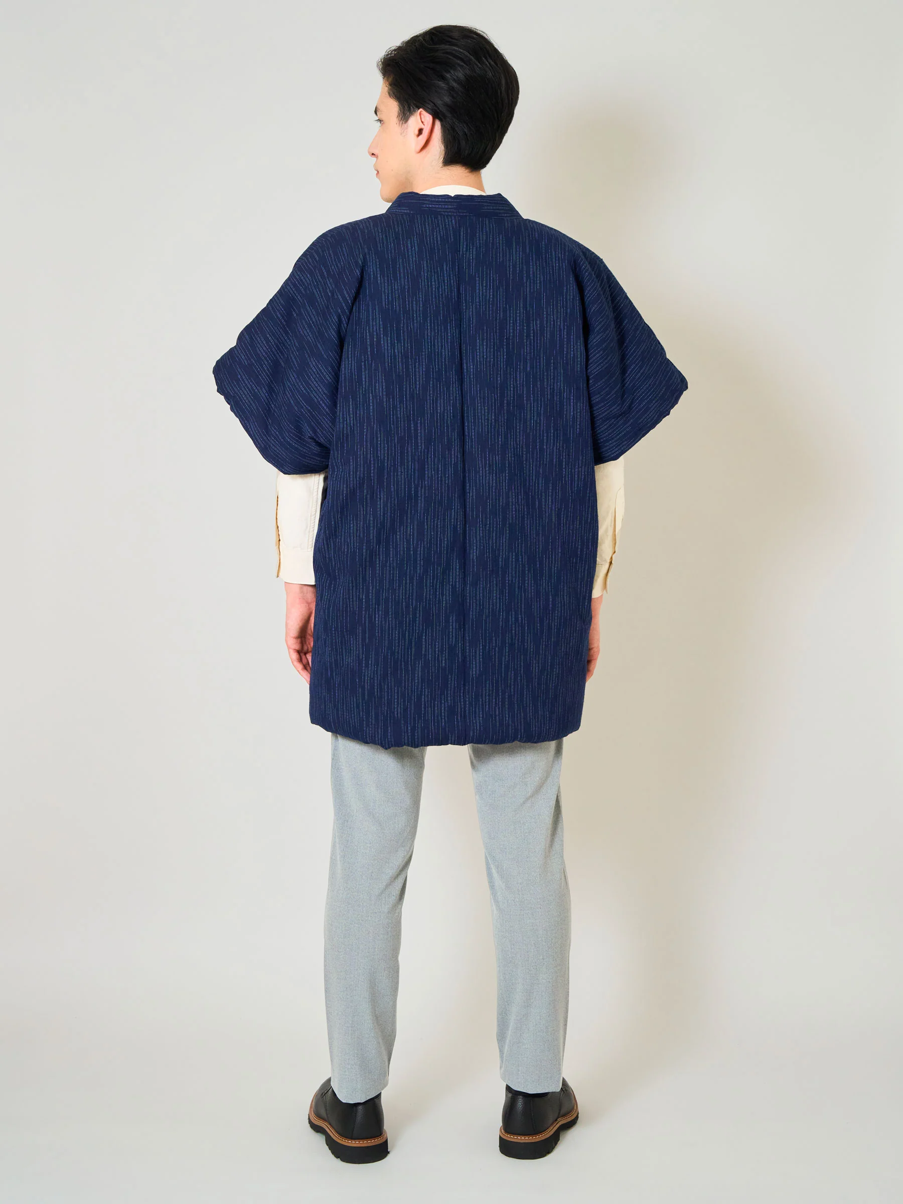 Yanagi Indigo Short-Sleeve Hanten Padded Jacket - Image 4