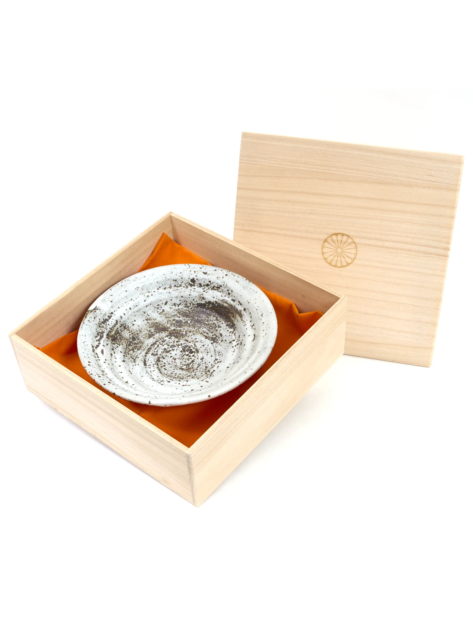 Zui White Kyoto Ware Serving Bowl by Ninshu (8"/21cm) - Image 3